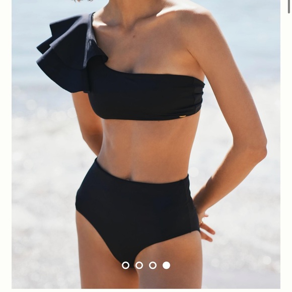 NWT Boamar Ruffled One-Shoulder Bikini Top
Size L - Picture 1 of 5